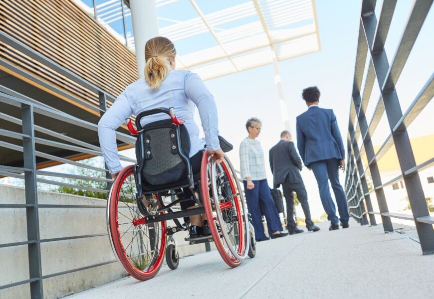 Quelles sont les solutions de rampes d’accès pour les petites entreprises souhaitant être accessibles aux PMR ? Quelles sont les solutions de rampes d’accès pour les petites entreprises souhaitant être accessibles aux PMR ?