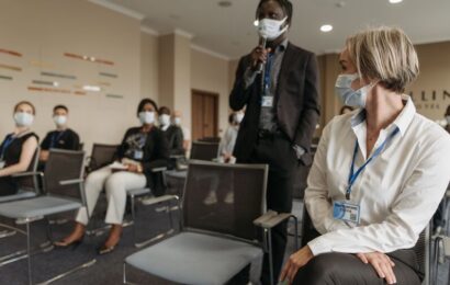 Prendre la parole en réunion : gagner en assurance grâce au coaching